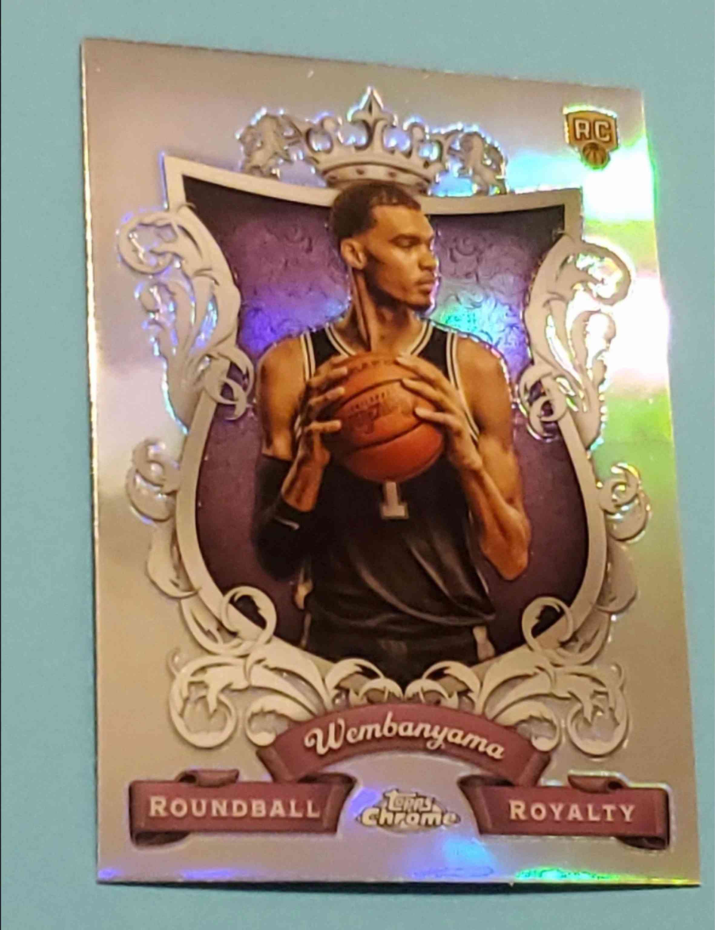 Image for victor wembanyama 2023-24 topps chrome roundball royalty rr-1 refractor rc